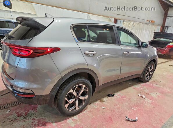 KNDPMCAC3N7994963 2022 KIA SPORTAGE Серебряный Задняя правая четверть