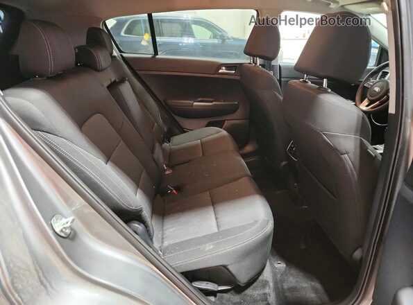 KNDPMCAC3N7994963 2022 KIA SPORTAGE Серебряный Вид задней части салона
