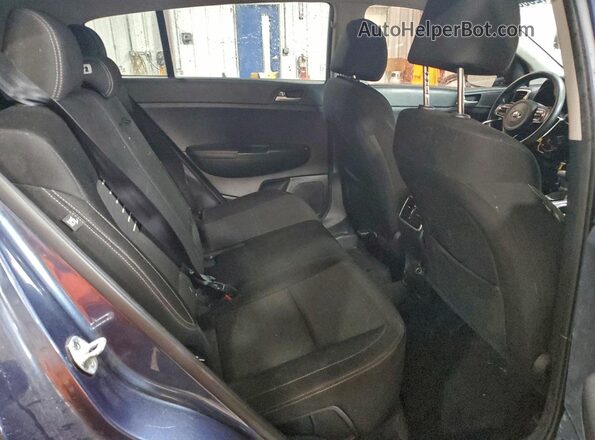 KNDPMCAC4J7415974 2018 KIA SPORTAGE Угольный Вид задней части салона
