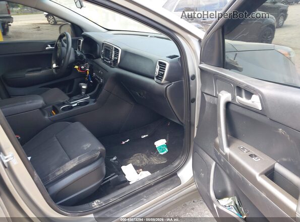 KNDPMCAC4K7613911 2019 KIA SPORTAGE Серебряный Вид салона спереди