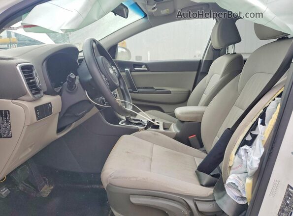 KNDPMCAC5K7608751 2019 KIA SPORTAGE Белый Вид салона спереди