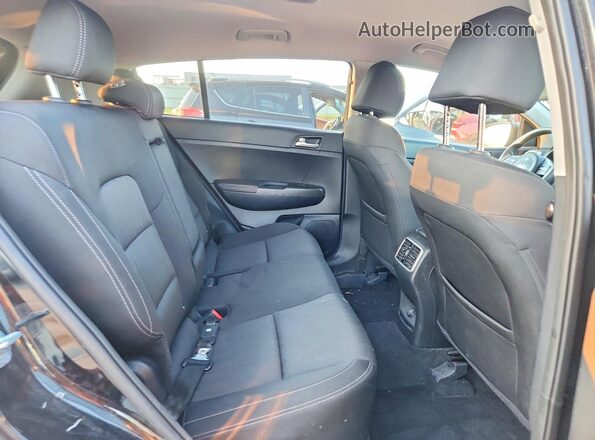 KNDPMCAC5N7009725 2022 KIA SPORTAGE Черный Вид задней части салона