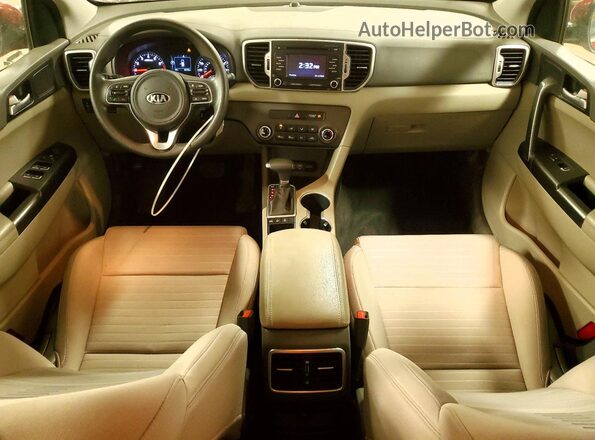 KNDPMCAC6J7426197 2018 KIA SPORTAGE Красный Вид панели приборов