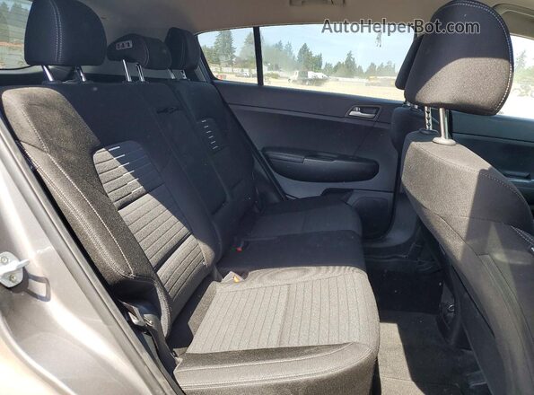 KNDPMCAC6J7461600 2018 KIA SPORTAGE Gray Widok wnętrza z tyłu