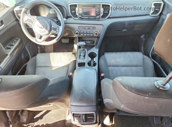 KNDPMCAC7H7238511 2017 KIA SPORTAGE Белый Вид панели приборов