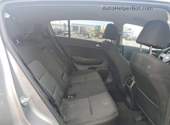 KNDPMCAC7N7981651 2022 KIA SPORTAGE Серый Вид задней части салона