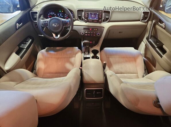 KNDPMCAC8H7101075 2017 KIA SPORTAGE Синий Вид панели приборов