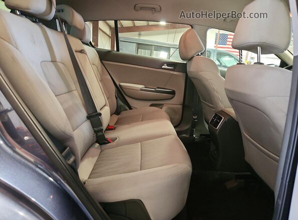 KNDPMCAC8H7101075 2017 KIA SPORTAGE Синий Вид задней части салона