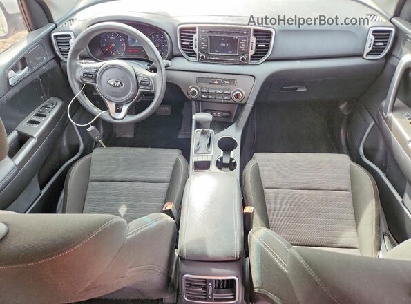 KNDPMCAC8J7426671 2018 KIA SPORTAGE White Widok deski rozdzielczej