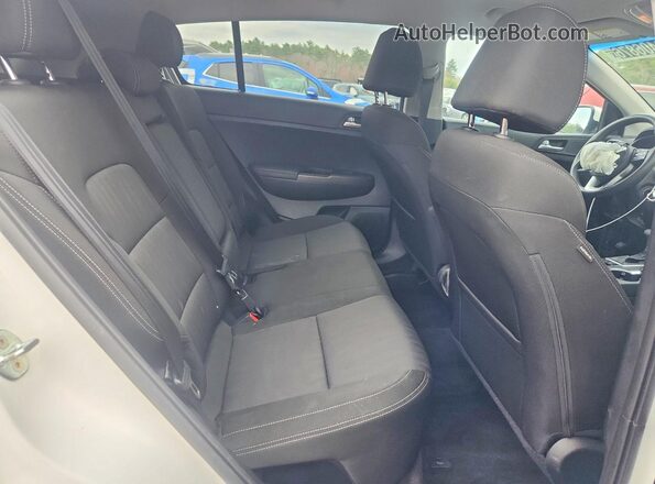 KNDPMCAC8M7939469 2021 KIA SPORTAGE Белый Вид задних сидений