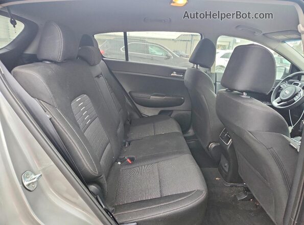 KNDPMCAC8N7965006 2022 KIA SPORTAGE Серебряный Вид задней части салона