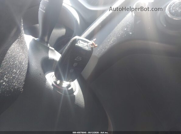 KNDPMCACXH7076387 2017 KIA SPORTAGE Белый Вид панели приборов