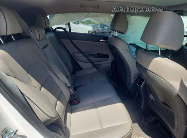 KNDPN3AC0H7114187 2017 KIA SPORTAGE Белый Вид задней части салона