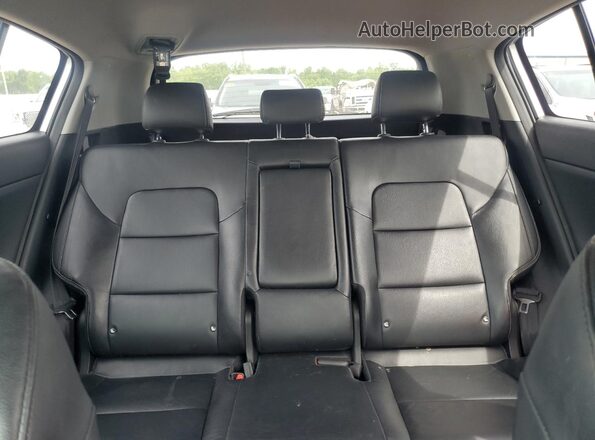 KNDPN3AC1J7365077 2018 KIA SPORTAGE Silver Rear seats view