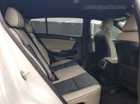 KNDPN3AC3J7442595 2018 KIA SPORTAGE White Widok wnętrza z tyłu