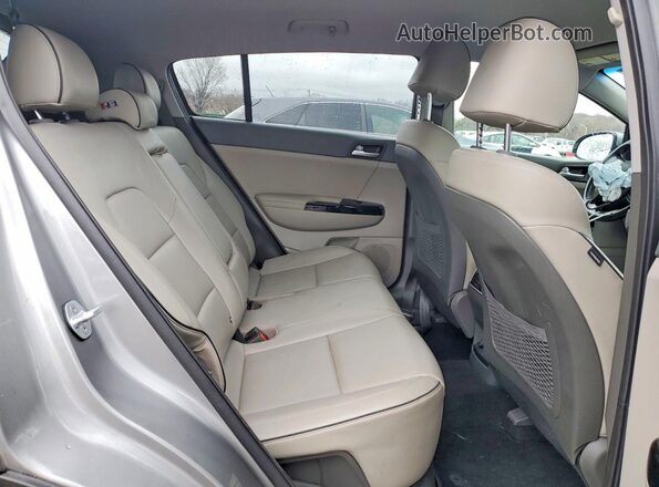 KNDPN3AC4K7609452 2019 KIA SPORTAGE Gray Rear interior view