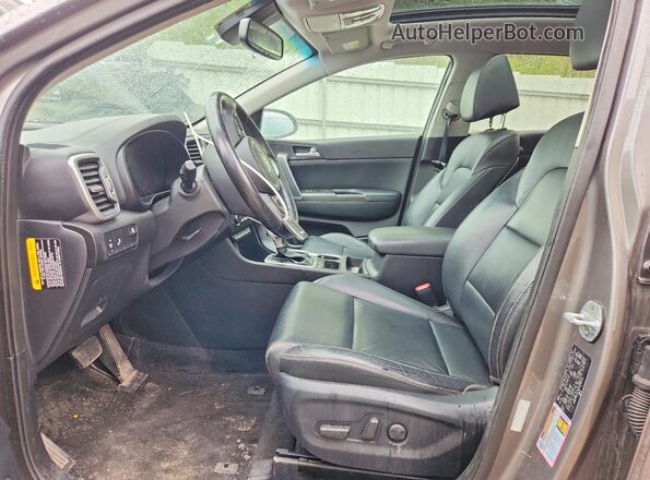 KNDPNCAC3H7236414 2017 KIA SPORTAGE Серый Вид салона спереди