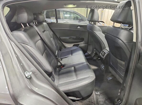 KNDPNCAC3J7360205 2018 KIA SPORTAGE Silver Widok wnętrza z tyłu