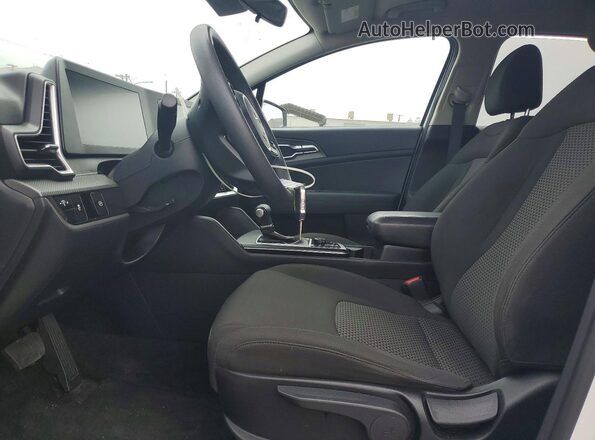 KNDPU3AF2P7079244 2023 KIA SPORTAGE White Widok wnętrza z przodu
