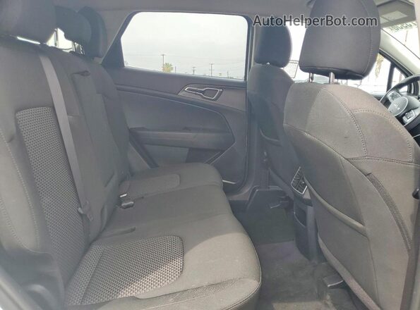 KNDPU3AF2P7079244 2023 KIA SPORTAGE White Widok wnętrza z tyłu