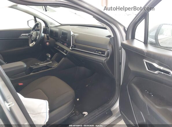 KNDPUCAF2P7209488 2023 KIA SPORTAGE Серебряный Вид салона спереди