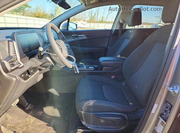KNDPUCDF3R7235080 2024 KIA SPORTAGE Серый Вид салона спереди