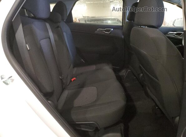 KNDPUCDF6S7407995 2025 KIA SPORTAGE White Widok wnętrza z tyłu