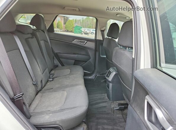 KNDPUCDF8S7356029 2025 KIA SPORTAGE Белый Вид задней части салона