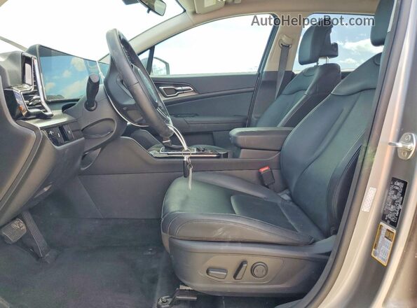 KNDPV3DF0R7271550 2024 KIA SPORTAGE Silver Front interior view