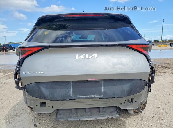 KNDPV3DF0R7271550 2024 KIA SPORTAGE Silver Rear view