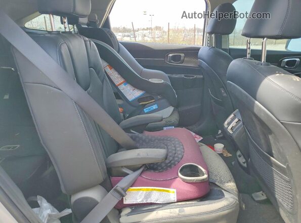KNDRHDLG0P5175166 2023 KIA SORENTO Silver Rear interior view