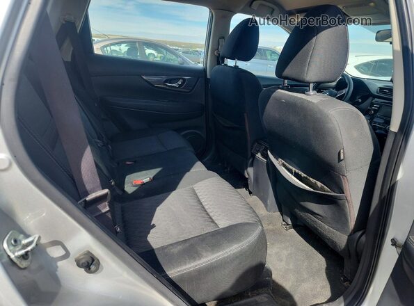 KNMAT2MT2HP586568 2017 NISSAN ROGUE Silver Widok tylnych siedzeń