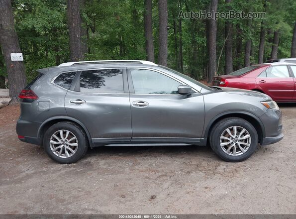 KNMAT2MT4JP568658 2018 NISSAN ROGUE Серый Вид задней части салона
