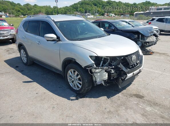 KNMAT2MT4JP572841 2018 NISSAN ROGUE Серебряный Передняя правая четверть