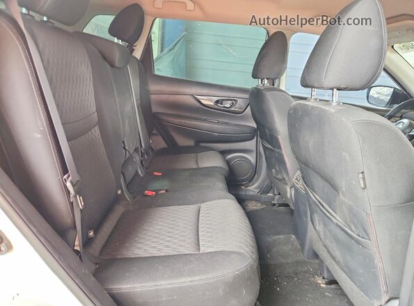 KNMAT2MT5HP544301 2017 NISSAN ROGUE Белый Вид задней части салона