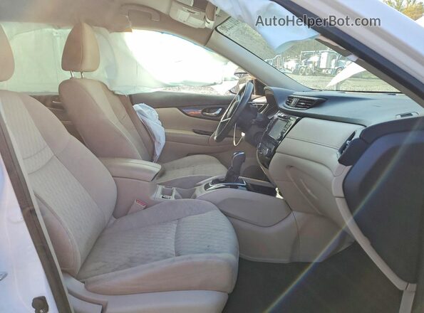 KNMAT2MT6HP564833 2017 NISSAN ROGUE White Front interior view