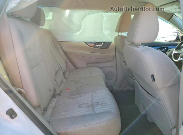 KNMAT2MT6HP564833 2017 NISSAN ROGUE White Rear interior view
