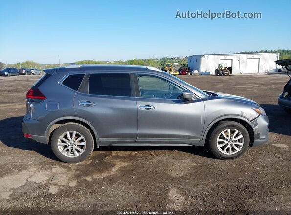 KNMAT2MT7JP543737 2018 NISSAN ROGUE Серый Вид задней части салона