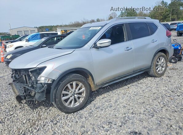 KNMAT2MT8JP570400 2018 NISSAN ROGUE Silver Vista tres cuartos delantera izquierda