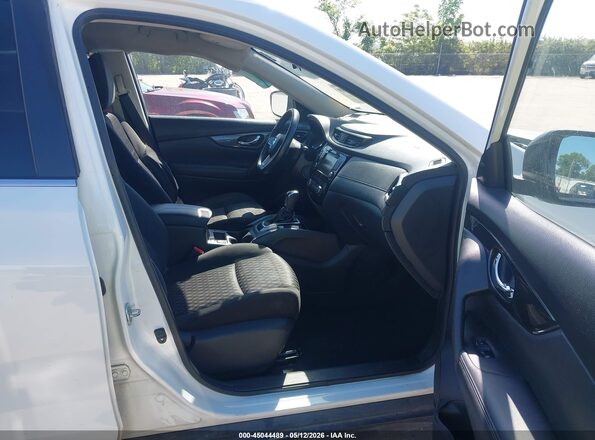 KNMAT2MT8JP590212 2018 NISSAN ROGUE Белый Вид салона спереди