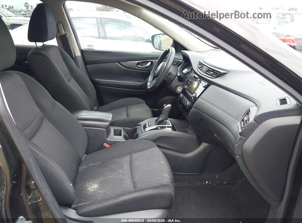 KNMAT2MT9HP520504 2017 NISSAN ROGUE Серый Вид салона спереди
