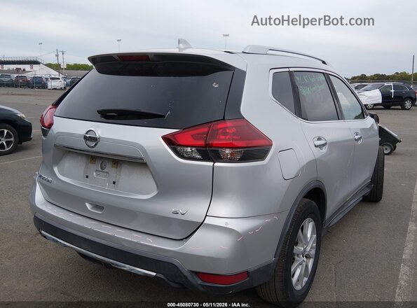 KNMAT2MT9JP593684 2018 NISSAN ROGUE Silver Trasero derecho