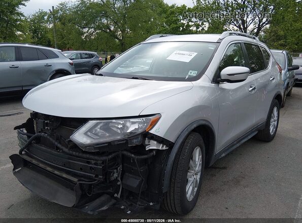 KNMAT2MT9JP593684 2018 NISSAN ROGUE Silver Vista tres cuartos delantera izquierda