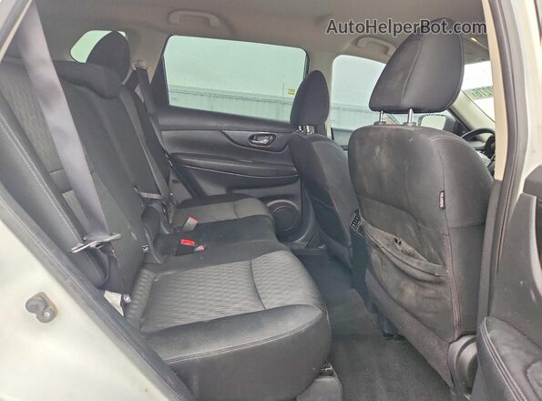 KNMAT2MV0HP522188 2017 NISSAN ROGUE White Widok wnętrza z tyłu