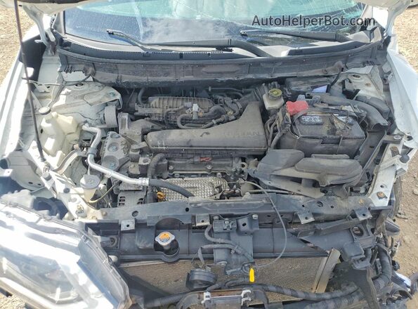 KNMAT2MV4HP585746 2017 NISSAN ROGUE White Widok wnętrza z tyłu