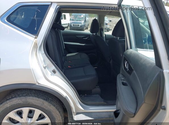KNMAT2MV4JP586370 2018 NISSAN ROGUE Silver Widok naklejki z numerem VIN