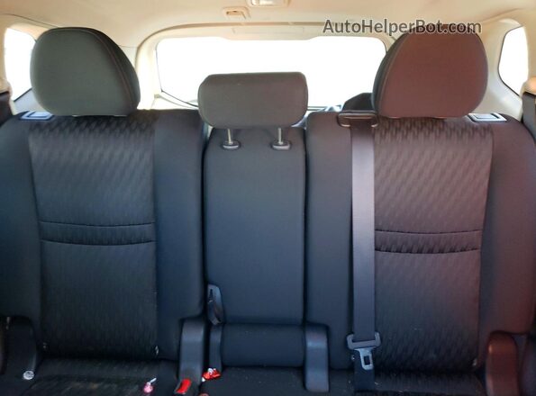 KNMAT2MV7JP605512 2018 NISSAN ROGUE White Widok tylnych siedzeń