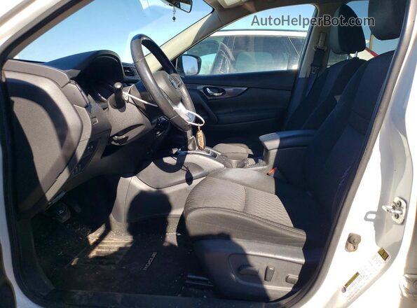 KNMAT2MV7JP605512 2018 NISSAN ROGUE White Widok wnętrza z przodu