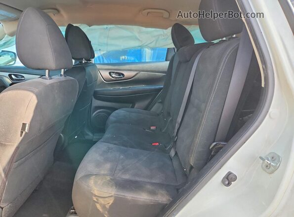 KNMAT2MV8GP706714 2016 NISSAN ROGUE White Widok wnętrza z tyłu