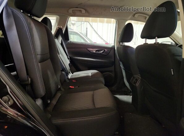 KNMAT2MV8HP574006 2017 NISSAN ROGUE Черный Вид задней части салона